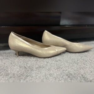 Vionic size 10. Never worn! Like new!!